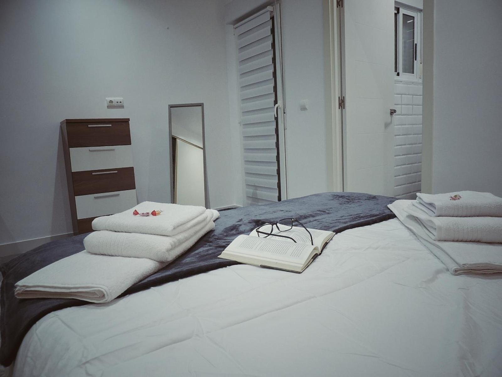 Apartamento La Paz Apartment ตอร์เรญาโน ภายนอก รูปภาพ